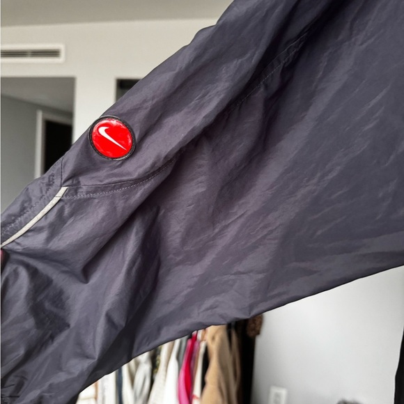 Vintage Nike windbreaker jacket dark navy/black and yellow reflective stripes - Picture 4 of 10